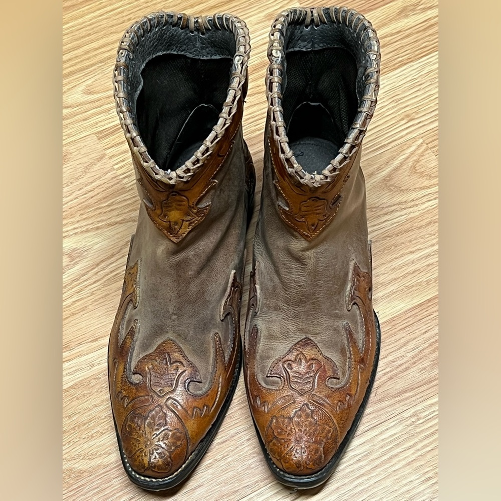 Gorgeous Size 8 Leather Roper Booties